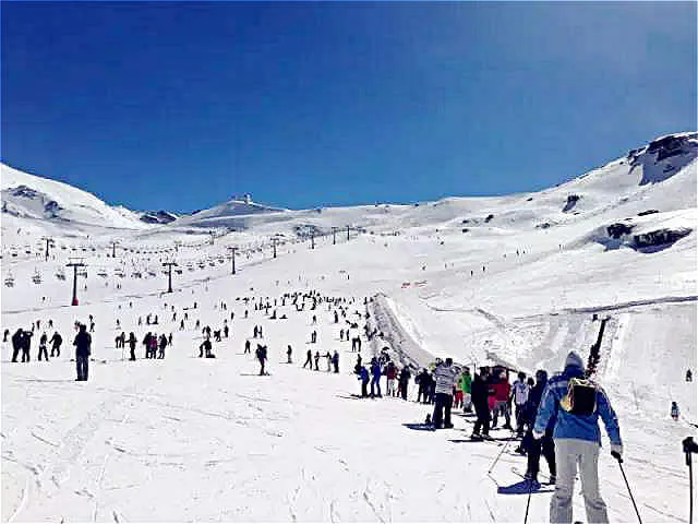 在溫暖的格拉納達滑雪！